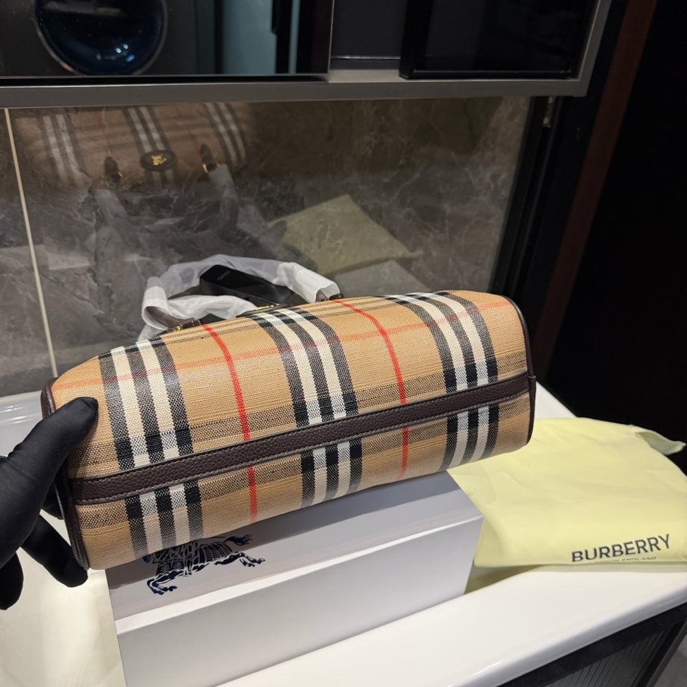 Burberry bag - Picture 3 of 5